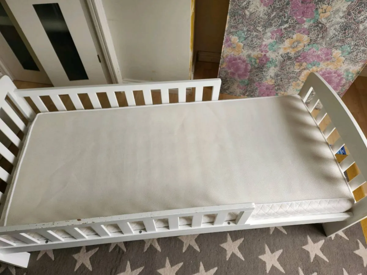 Toddler bed for sale, FREE play kitchen,FREE bikes - Image 2