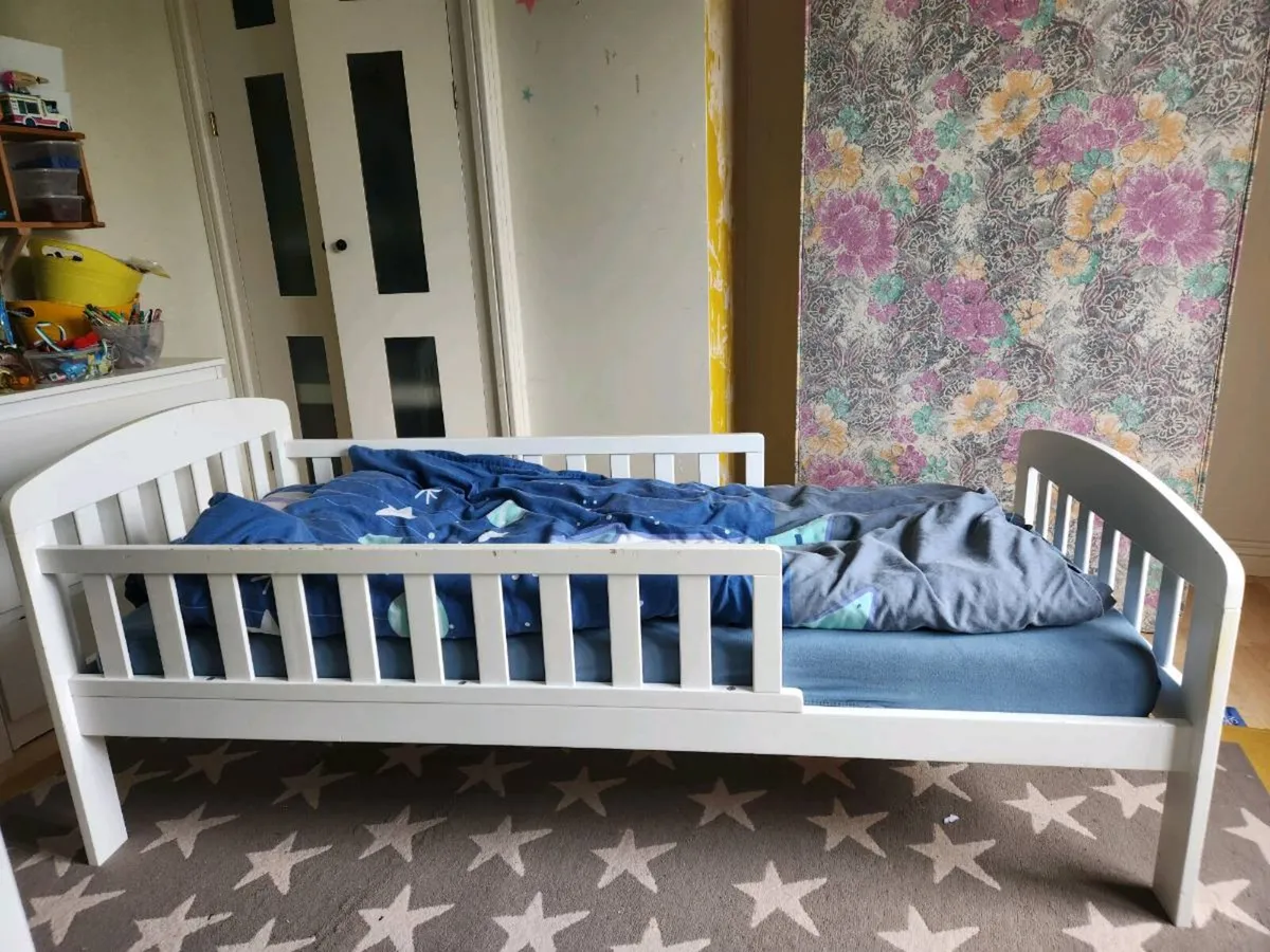 Toddler bed for sale, FREE play kitchen,FREE bikes - Image 1