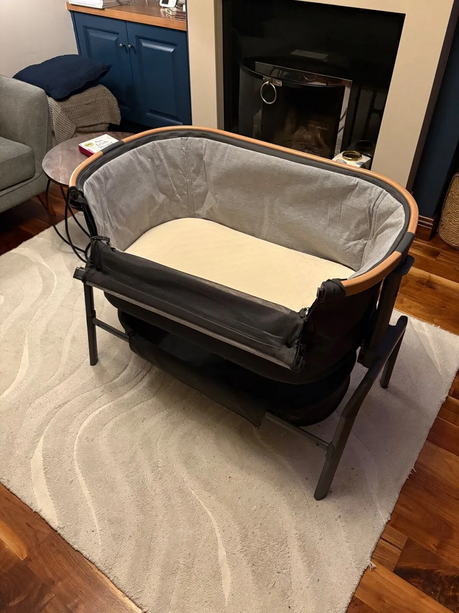Maxi Cosi Iora co sleeper crib - Image 4