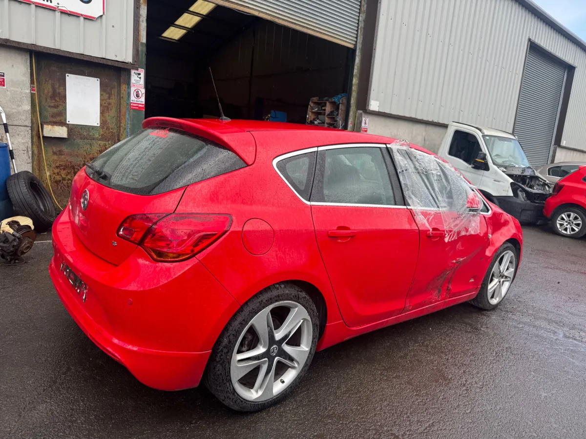 2014 Vauxhall Astra 1.6L Petrol BREAKING/PARTS - Image 4