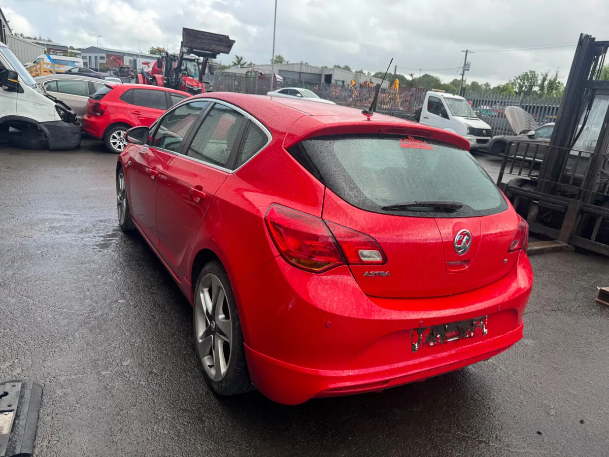 2014 Vauxhall Astra 1.6L Petrol BREAKING/PARTS - Image 3