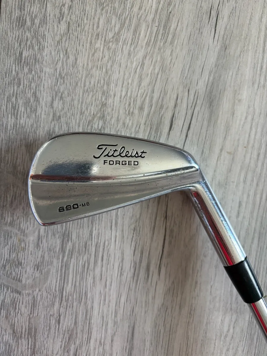 Titleist 2 iron - Image 1