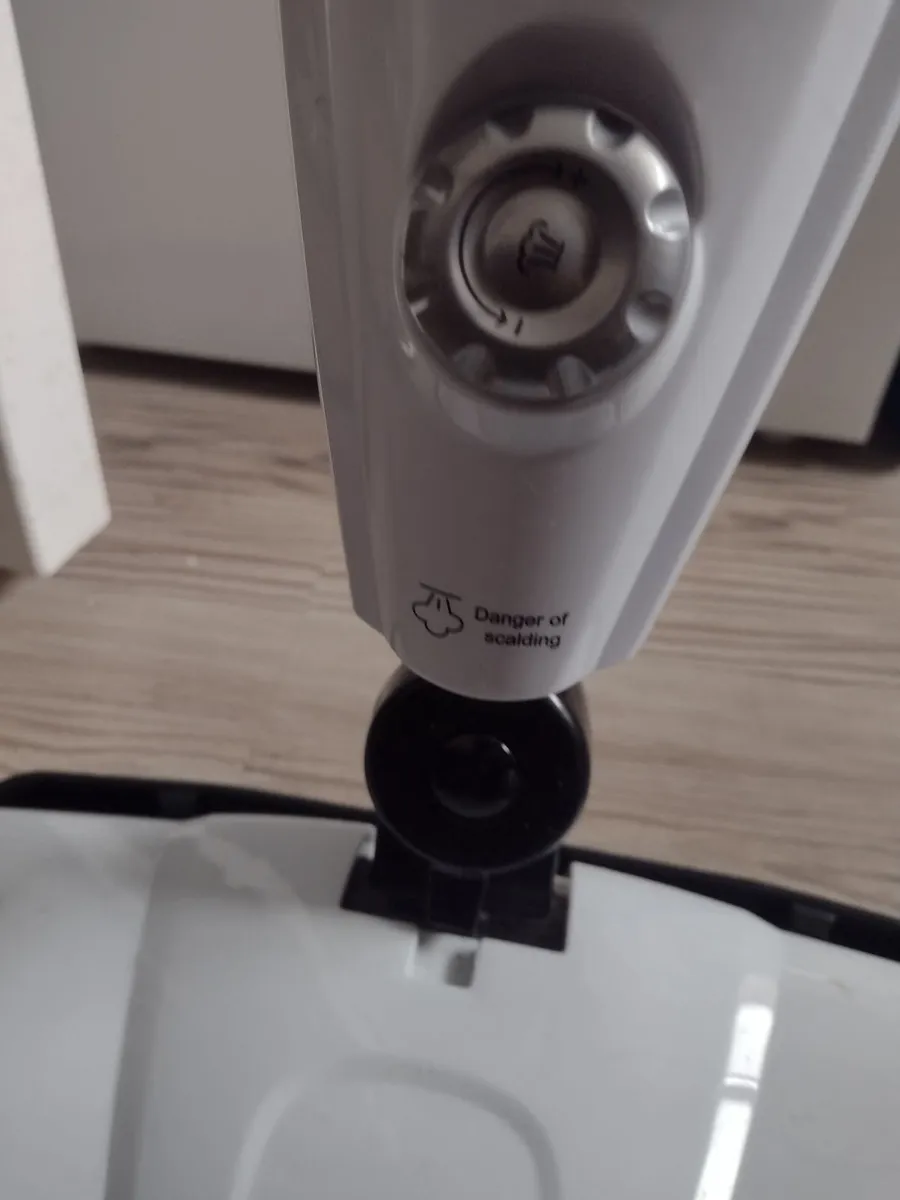 As new Bush floor steam cleaner - Image 2