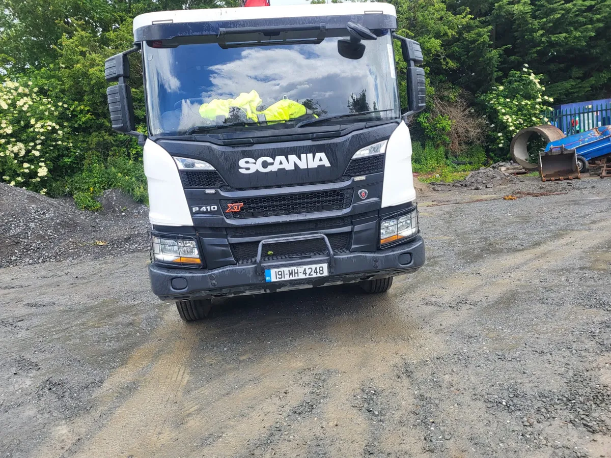 Scania P410 XT 8 wheel tipper grab 2019 - Image 2