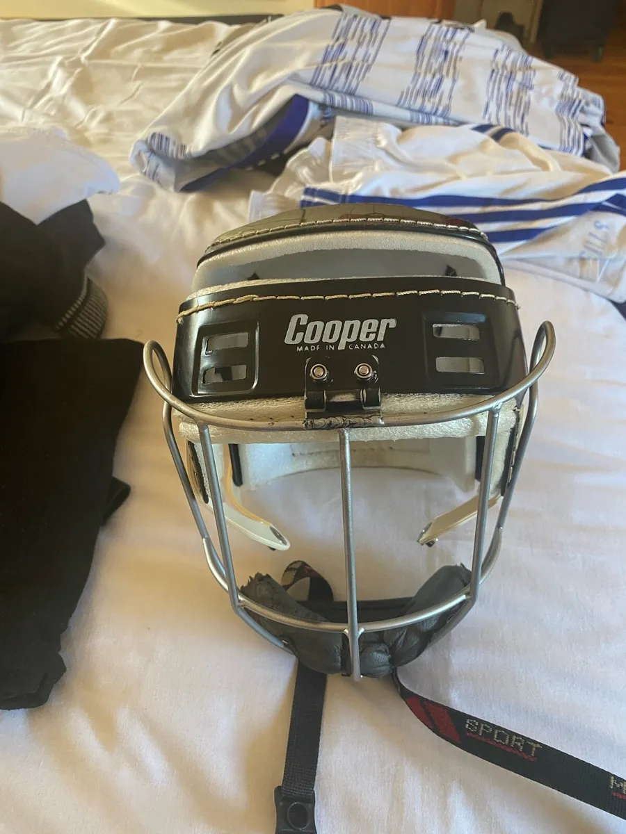 Hurling helmet - Image 1
