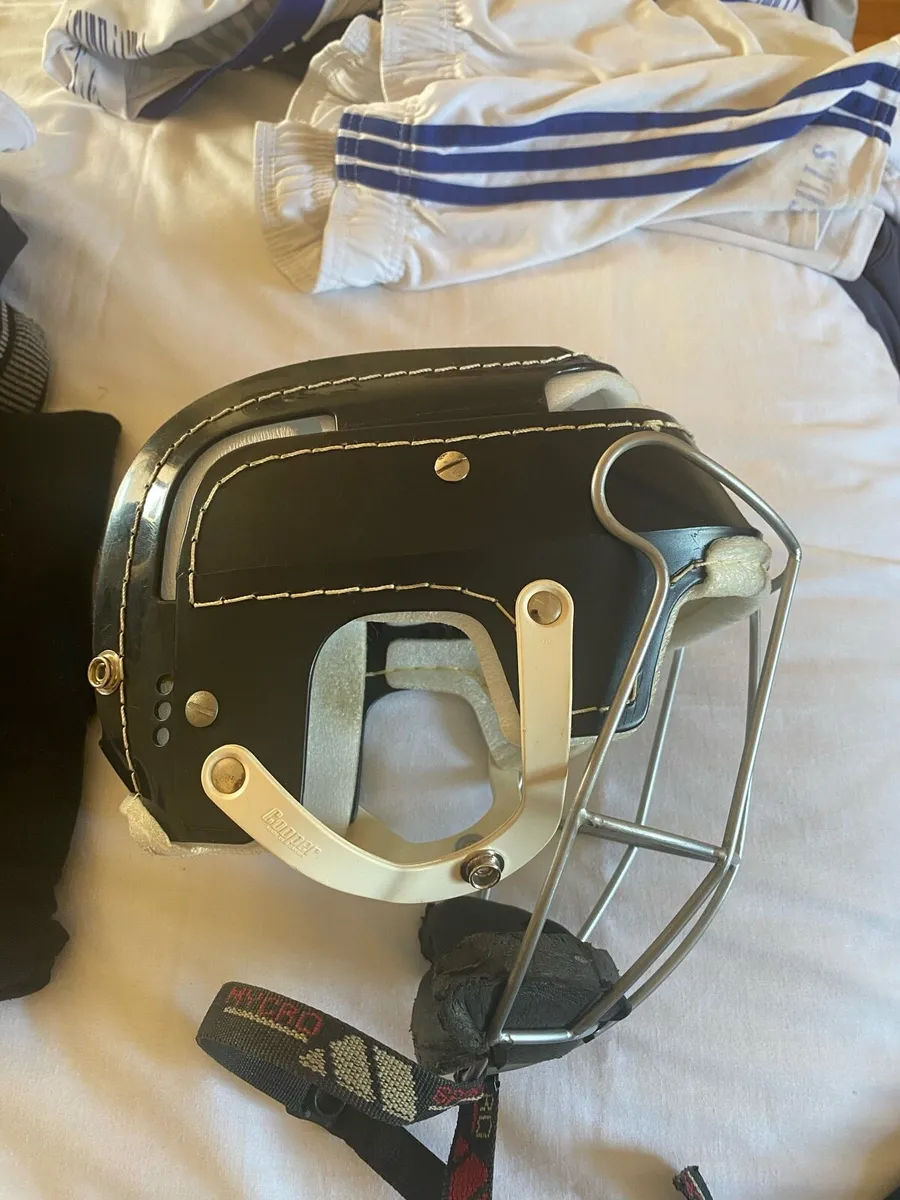 Hurling helmet - Image 2