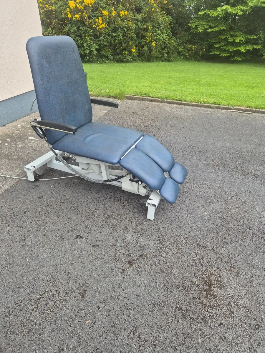 Medical plinth