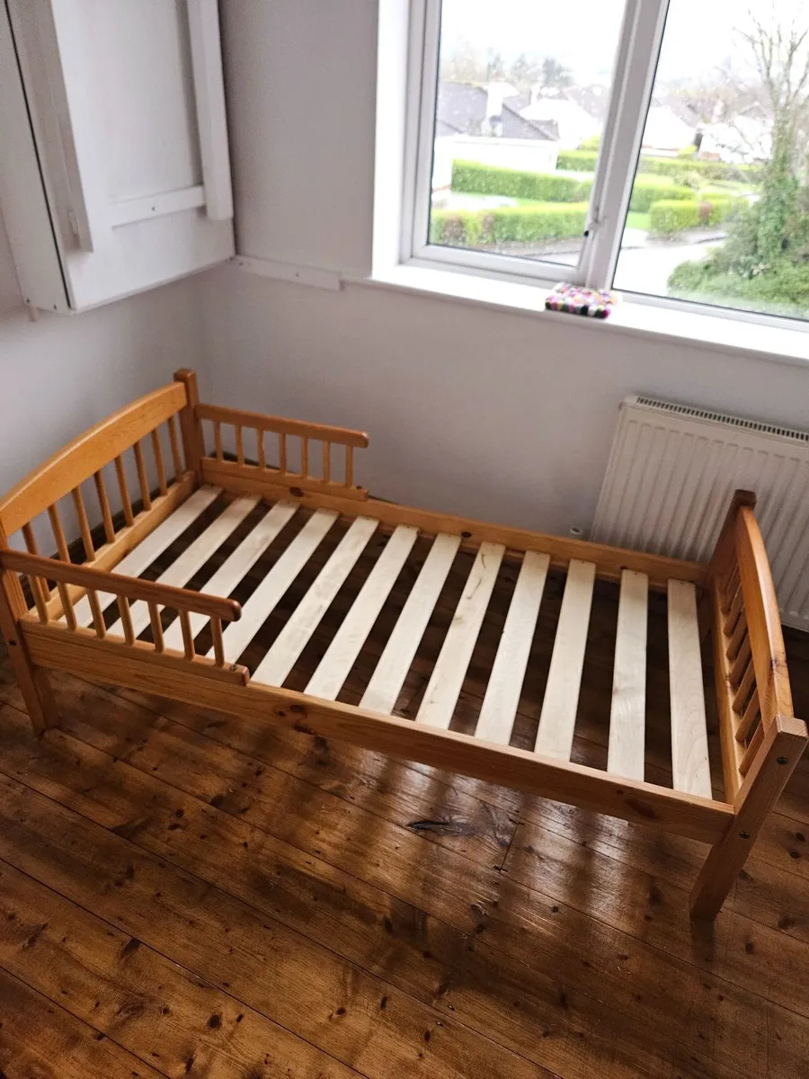 Wooden toddler bed and mattress - Image 4