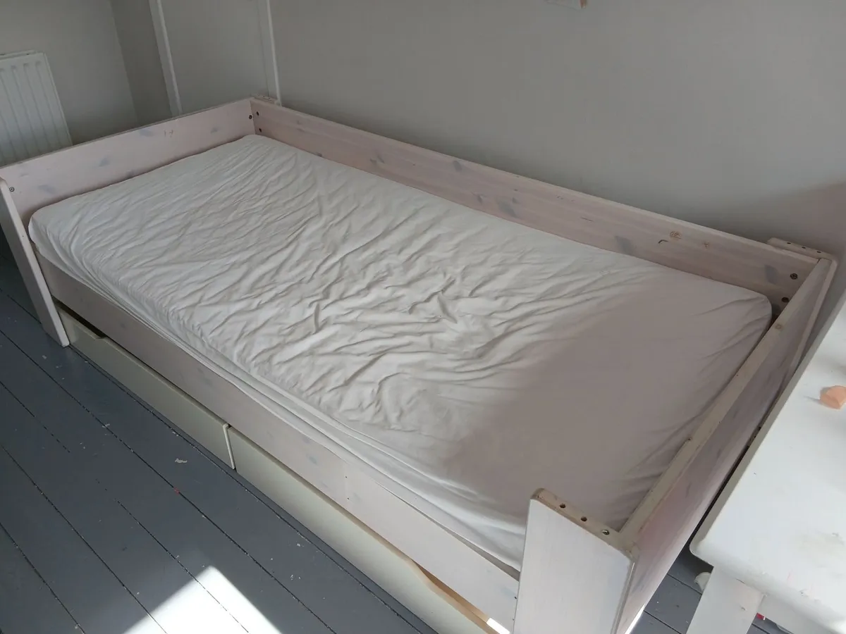 Single Bed - Image 2