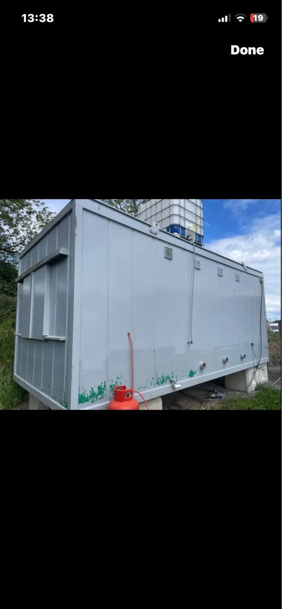 Toilet block / gas shower block - Image 1