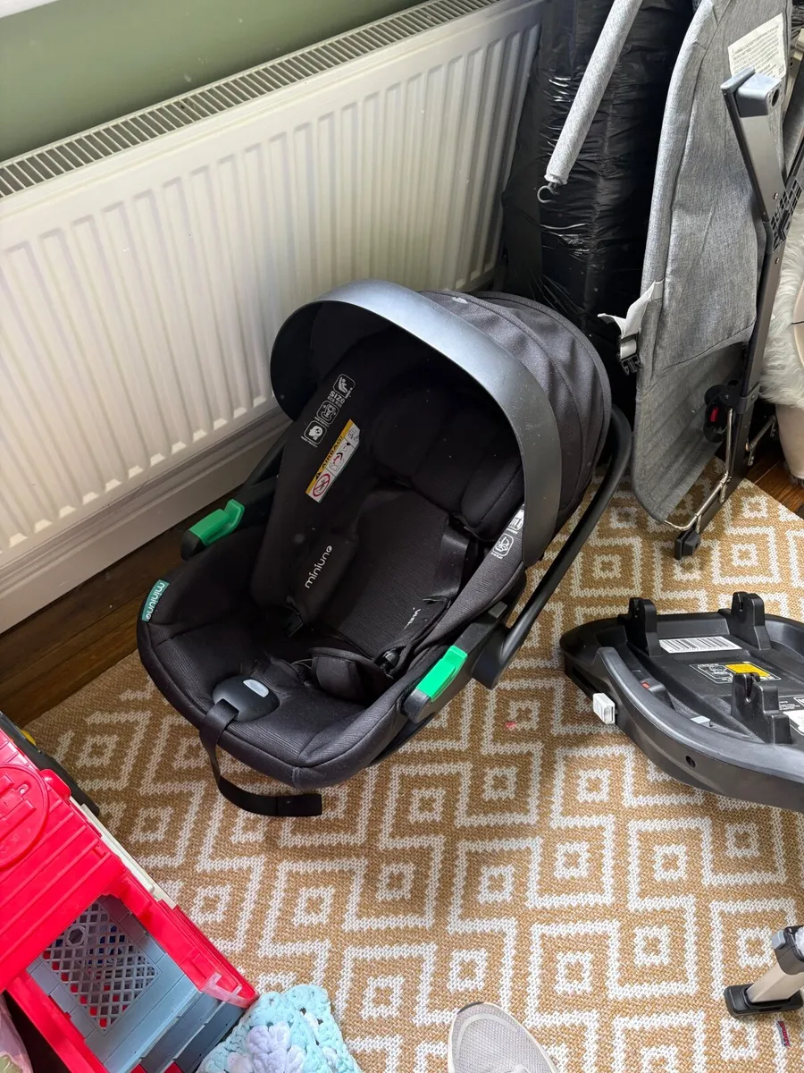 Miniuno car seat and isofix (baby) - Image 1
