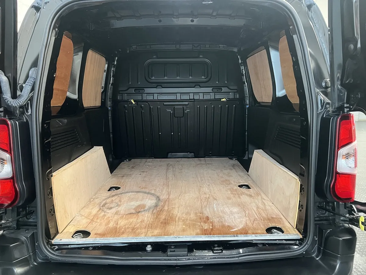 2023 Citroen Berlingo Panel Van - Image 2