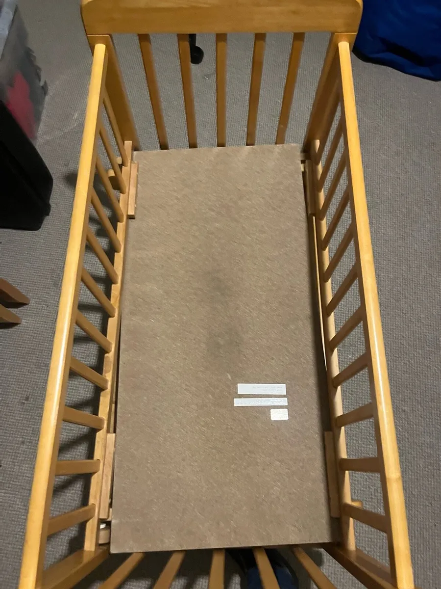 Babylo Crib and Matress - Image 3