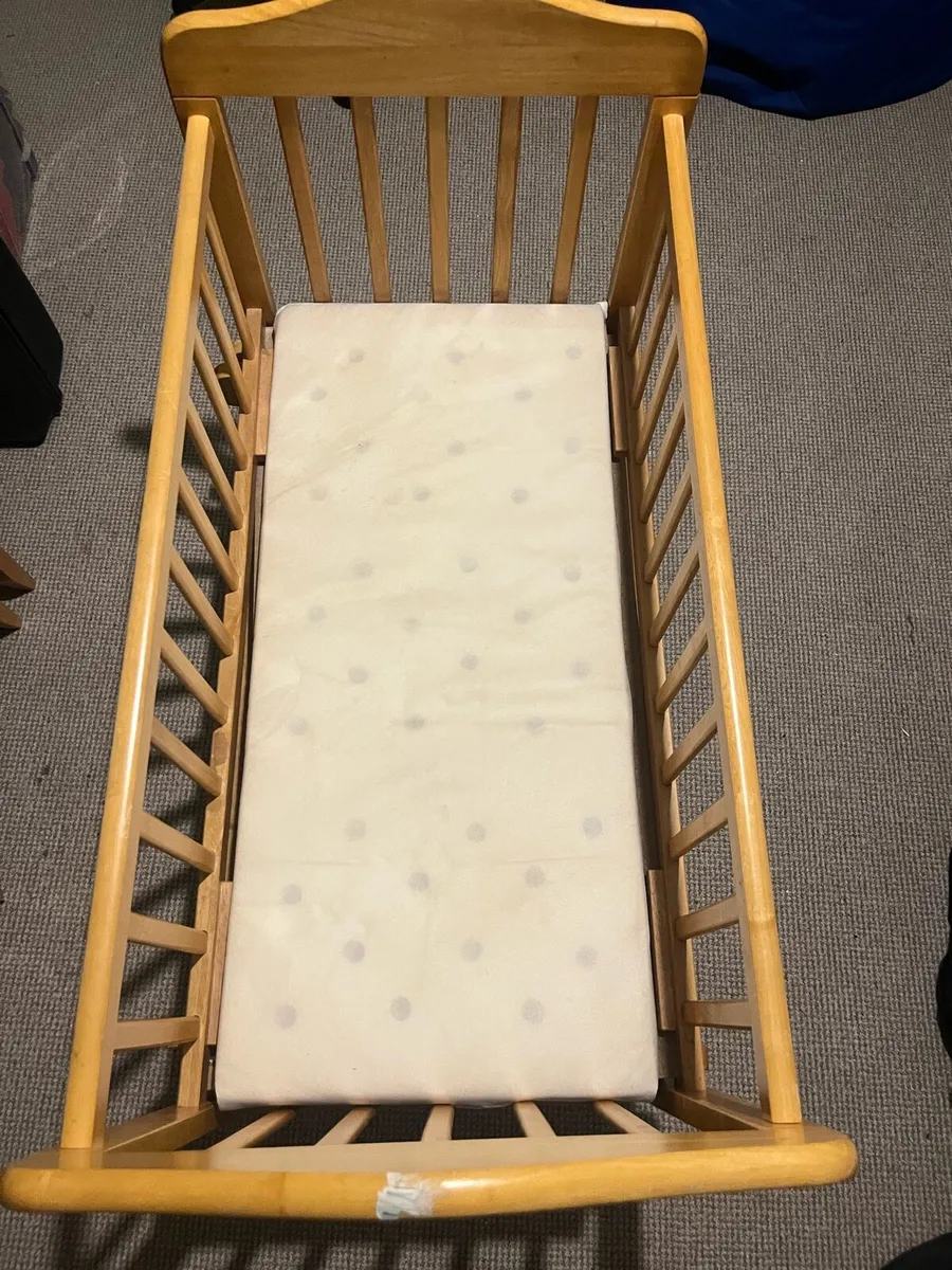Babylo Crib and Matress - Image 4