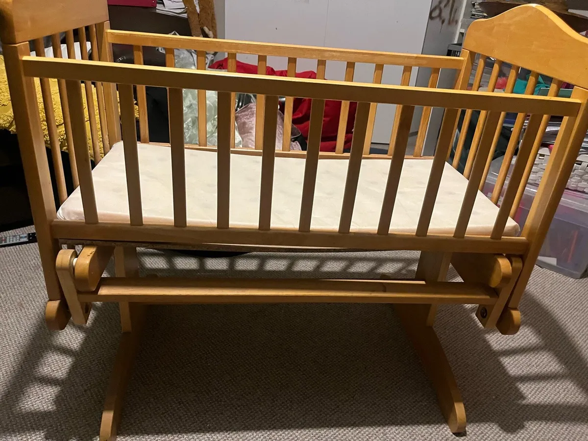 Babylo Crib and Matress - Image 2