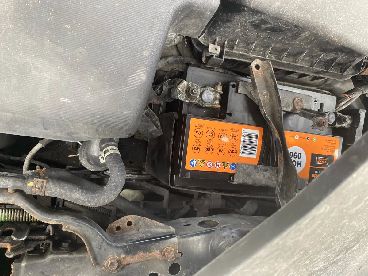 Toyota Avenis - Image 1