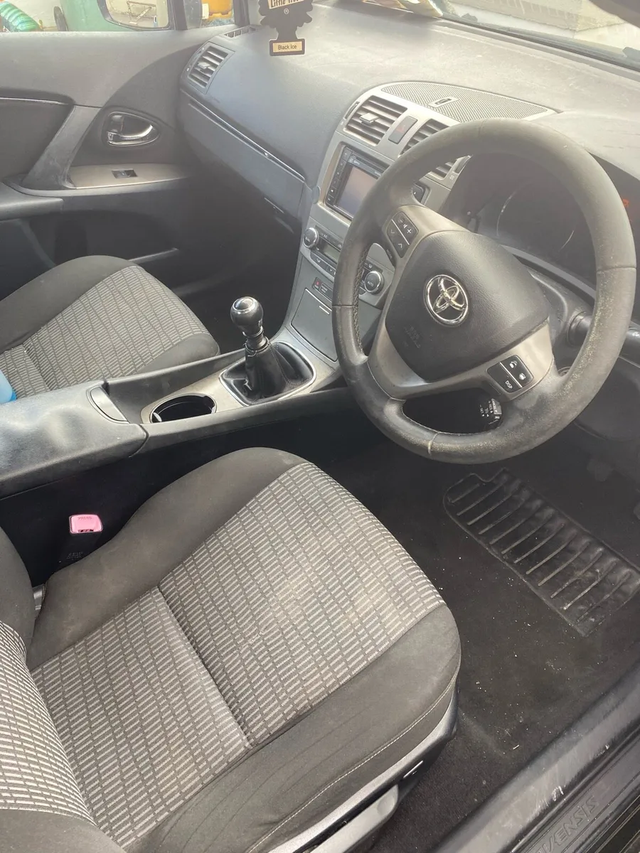 Toyota Avenis - Image 2