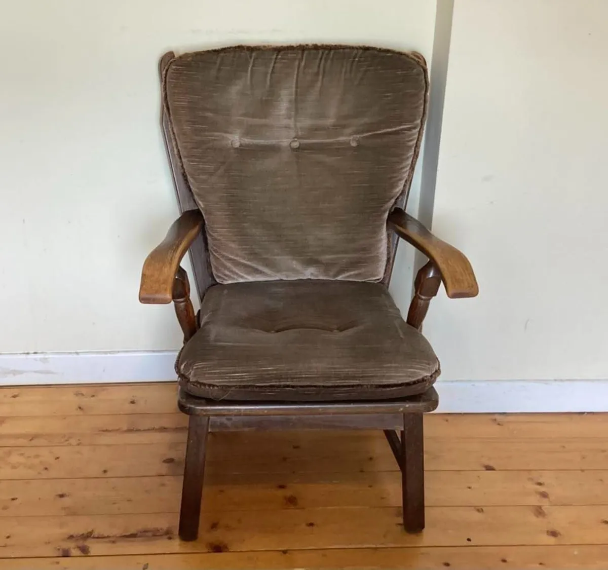 Classic Vintage Upholstered Armchair - Image 2
