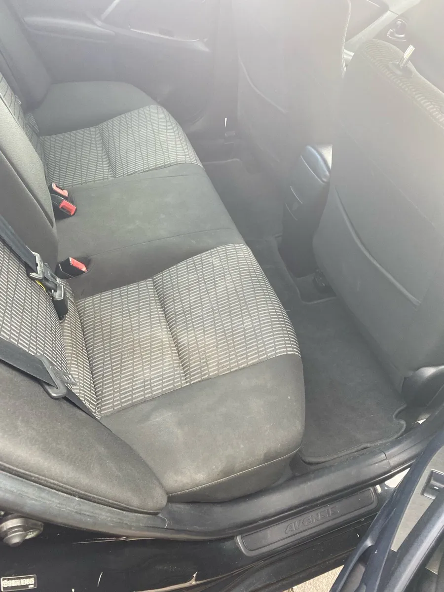 Toyota Avenis - Image 4