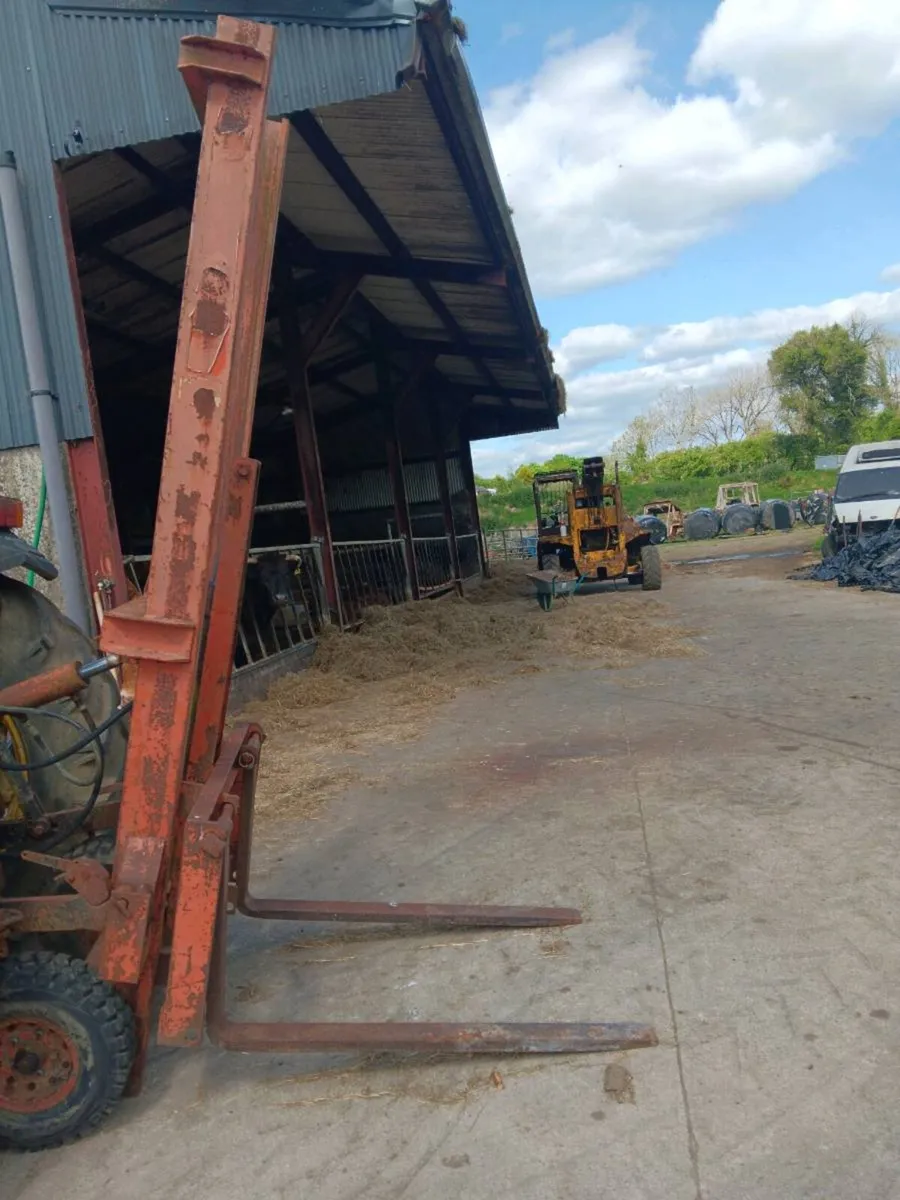 Forklift tractor - Image 2