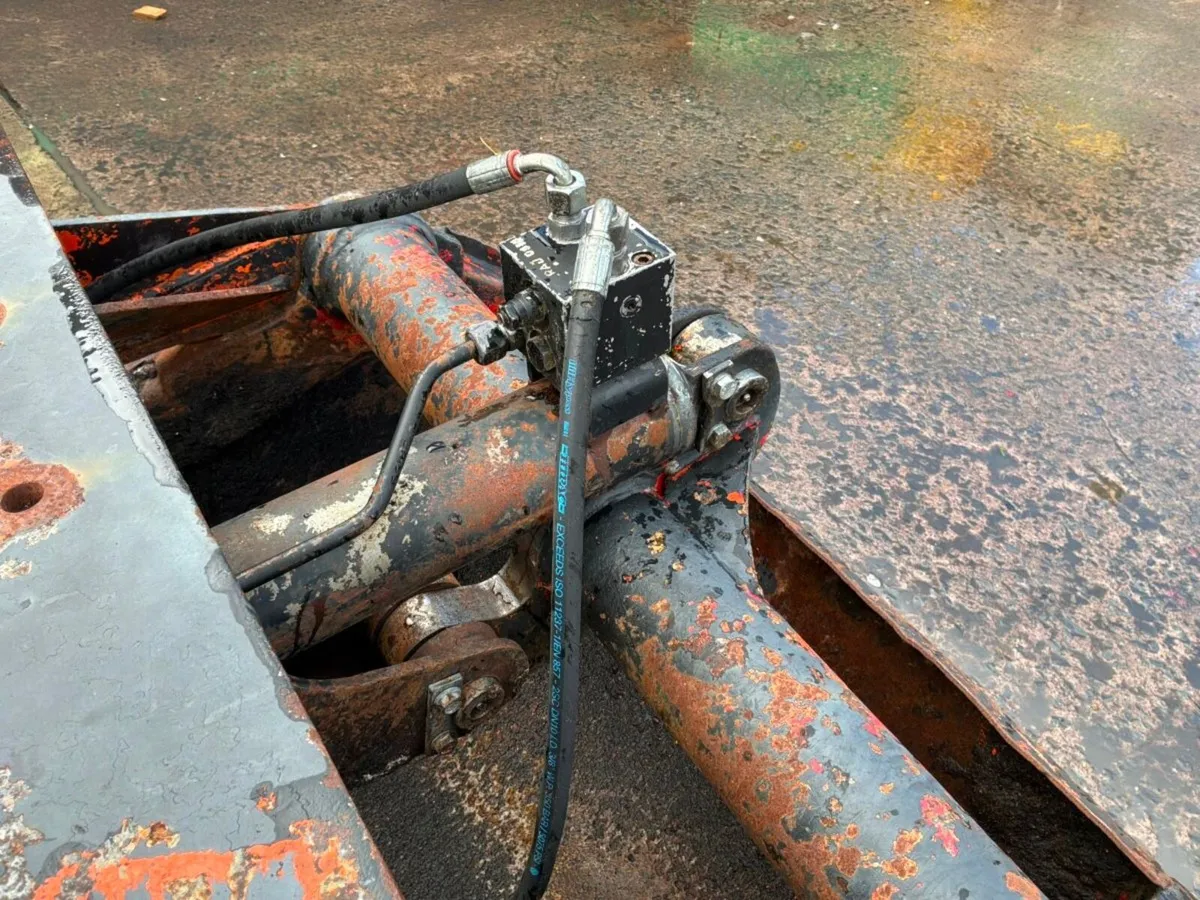 CLAM SHELL MUCK GRAB BUCKET............96S. - Image 4
