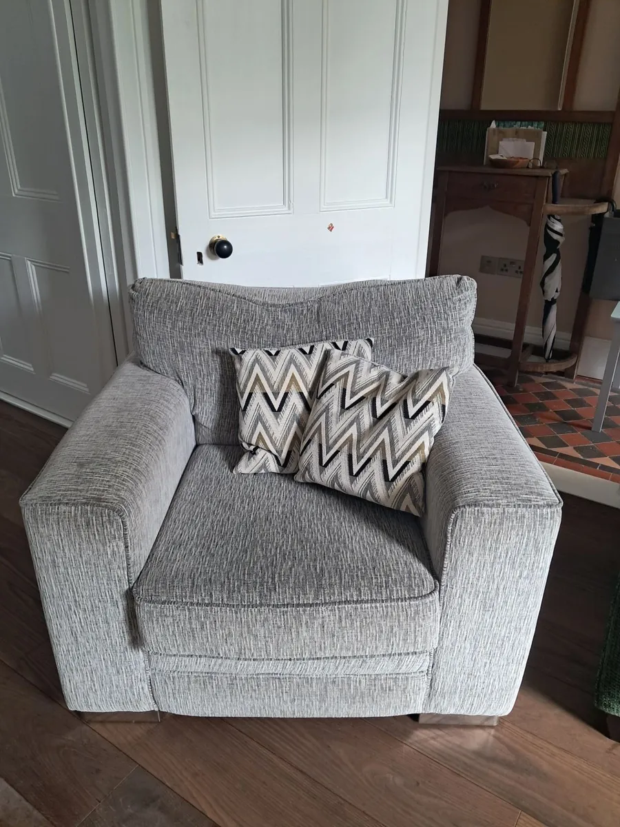 Armchair - Image 3
