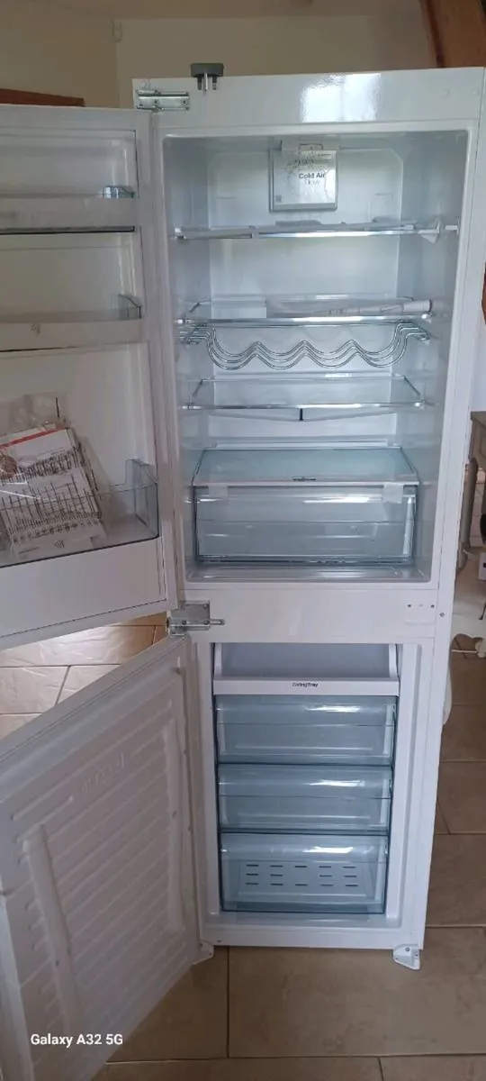 Fridge freezer 50/50 New - Image 4