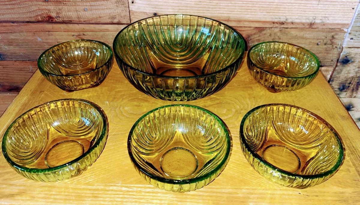 1970s green glass serving dish and bowls - Image 2