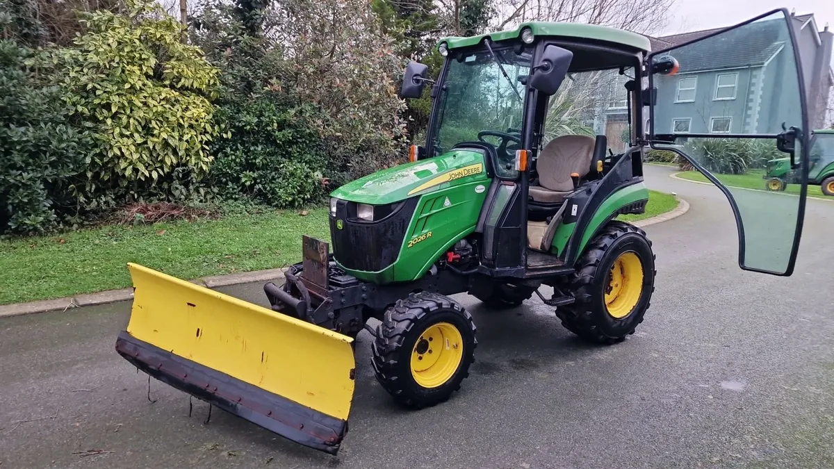John Deere 2026r Compact Tractor - Image 2