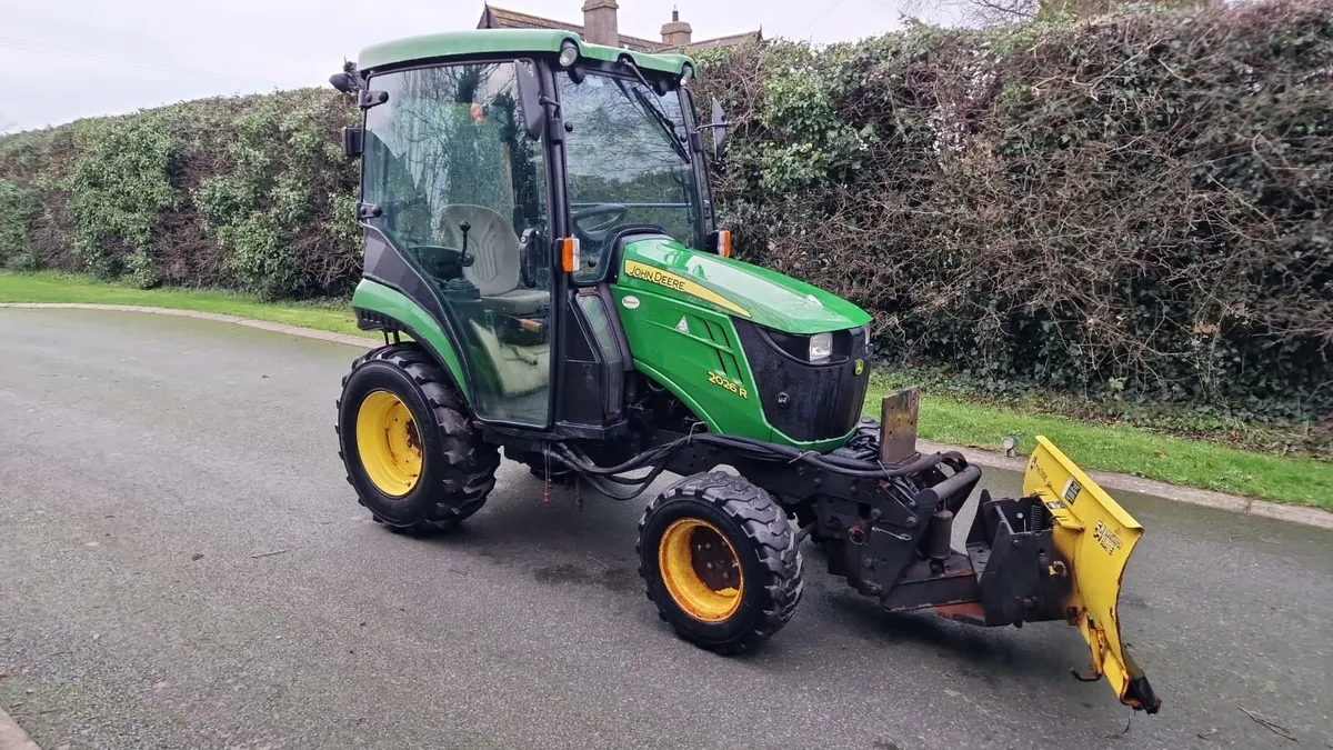 John Deere 2026r Compact Tractor - Image 3