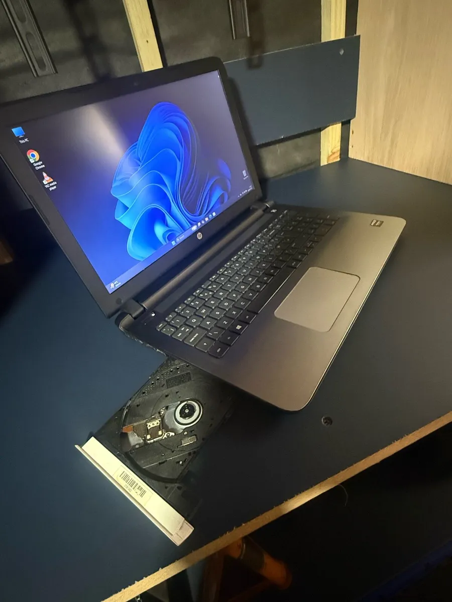 Laptop - Image 2