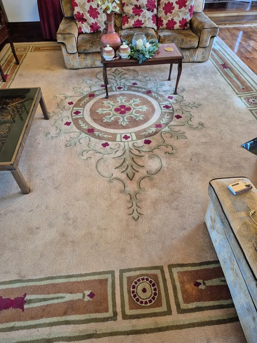 V ' SOSKE rug - Image 2