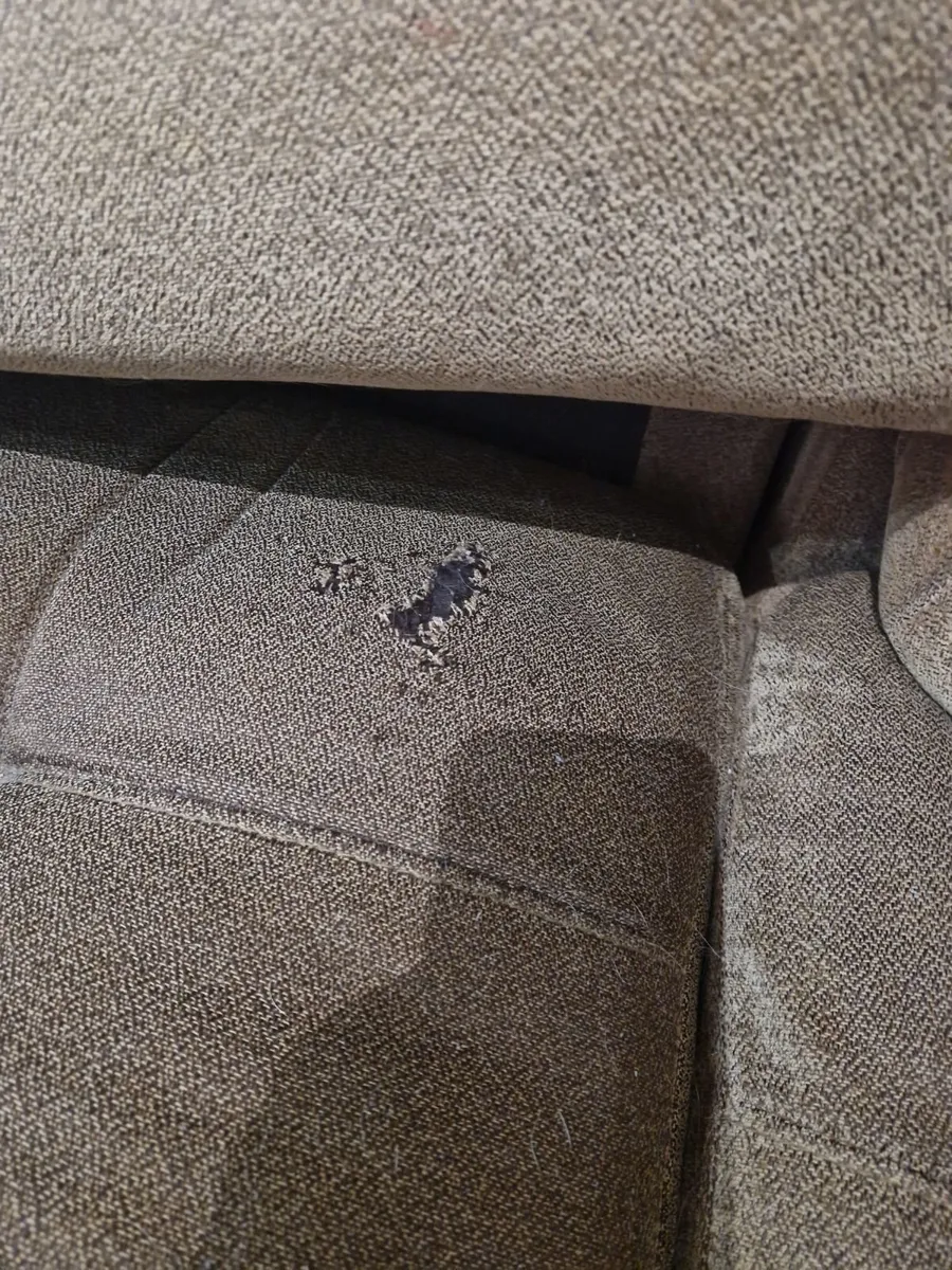 Large Corner Sofa . - Image 4