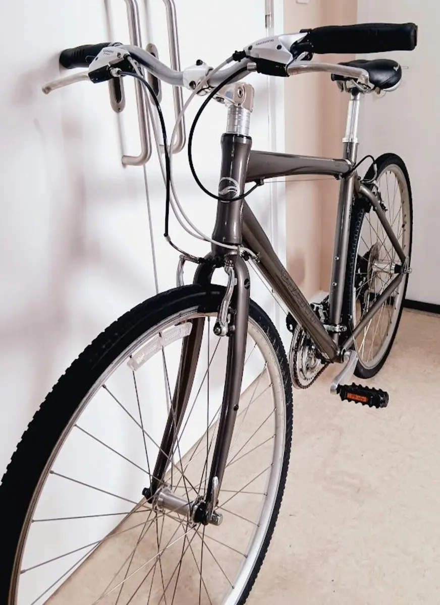 Large giant road bike great condition - Image 2
