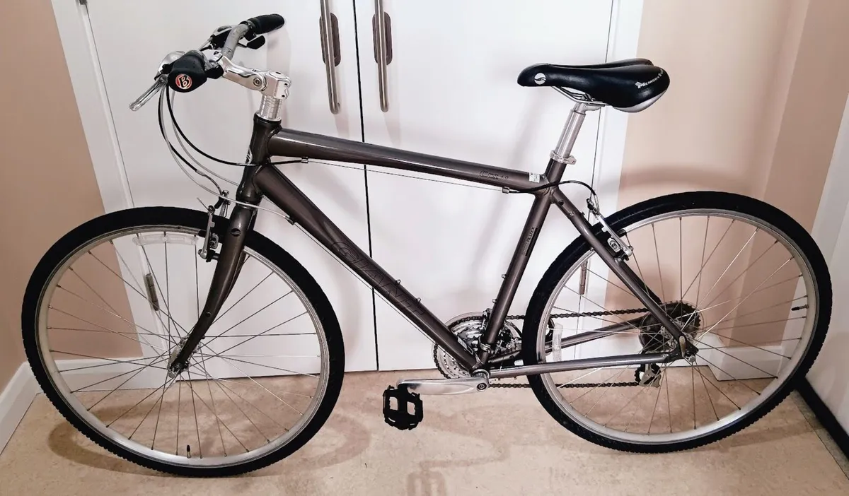 Large giant road bike great condition - Image 3