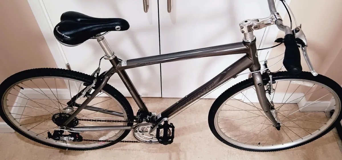 Large giant road bike great condition - Image 4