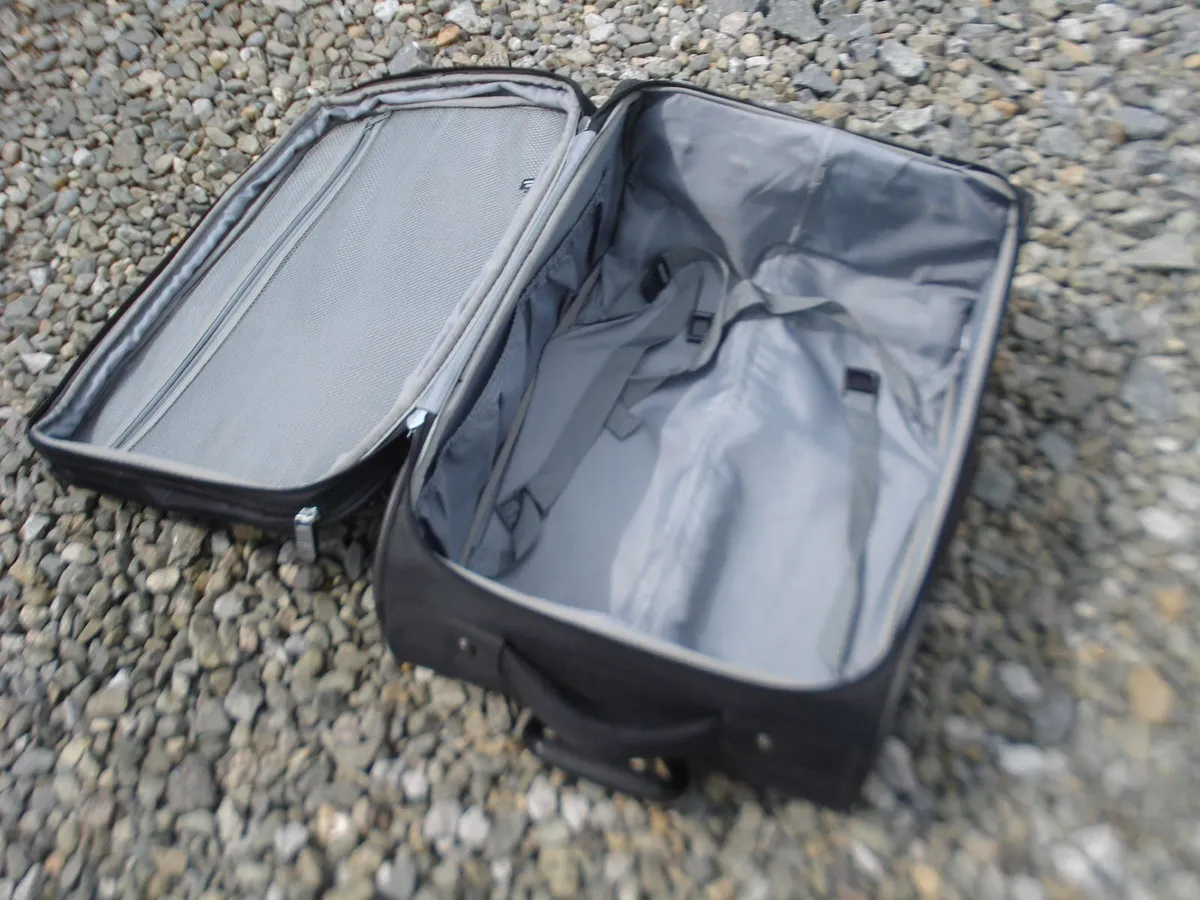 MEDIUM QUALITY USED BLACK FABRIC SUITCASE. - Image 2
