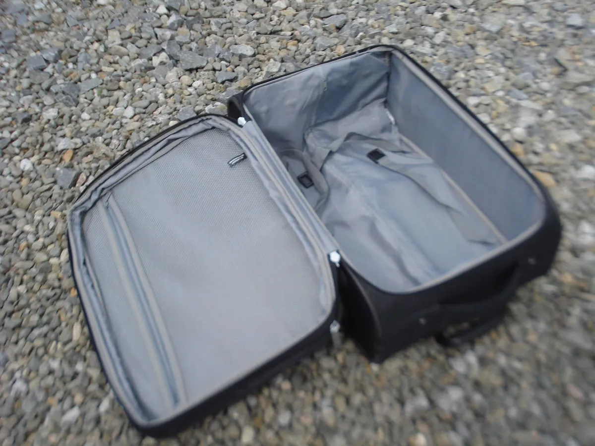 MEDIUM QUALITY USED BLACK FABRIC SUITCASE. - Image 3