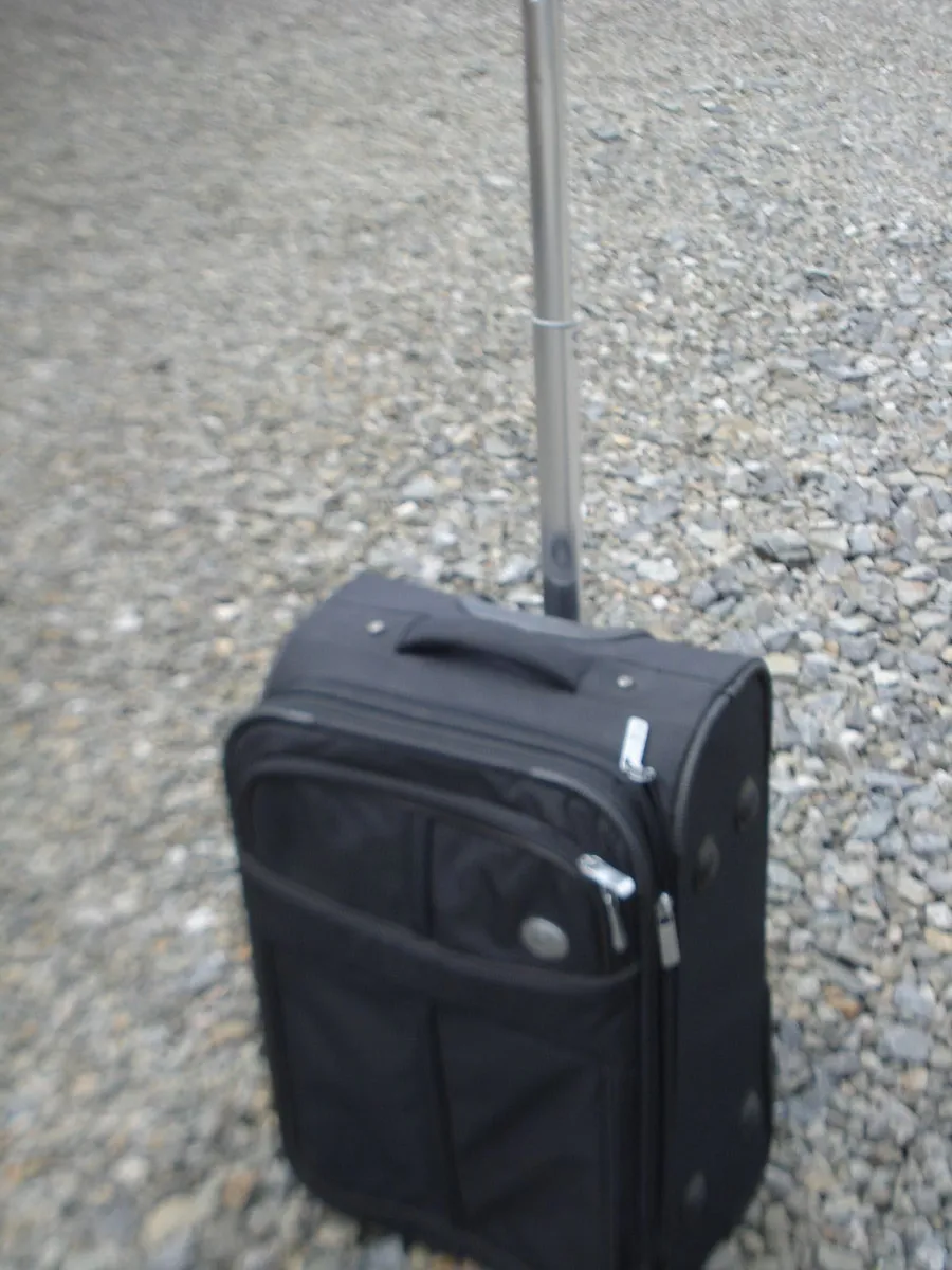 MEDIUM QUALITY USED BLACK FABRIC SUITCASE. - Image 4