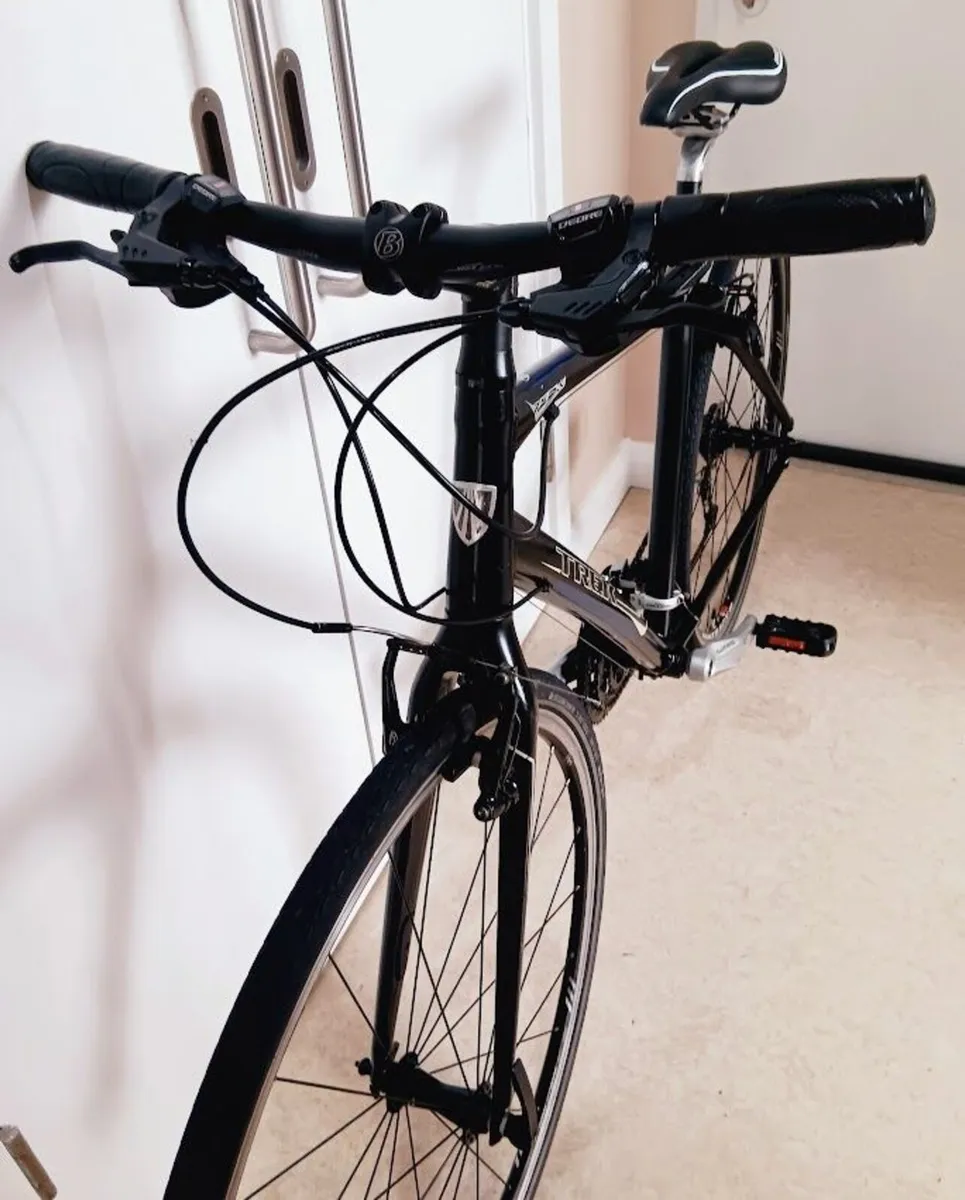 Trek road bike in great condition + lock - Image 2
