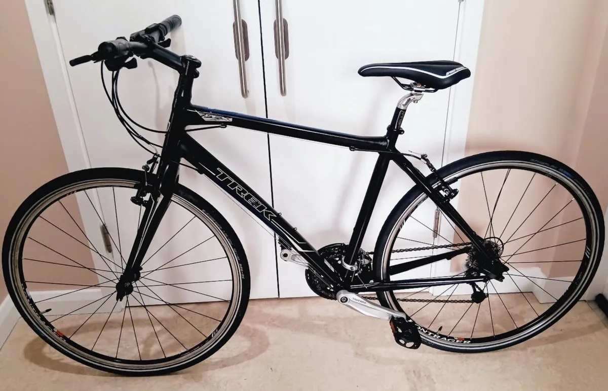 Trek road bike in great condition + lock - Image 3