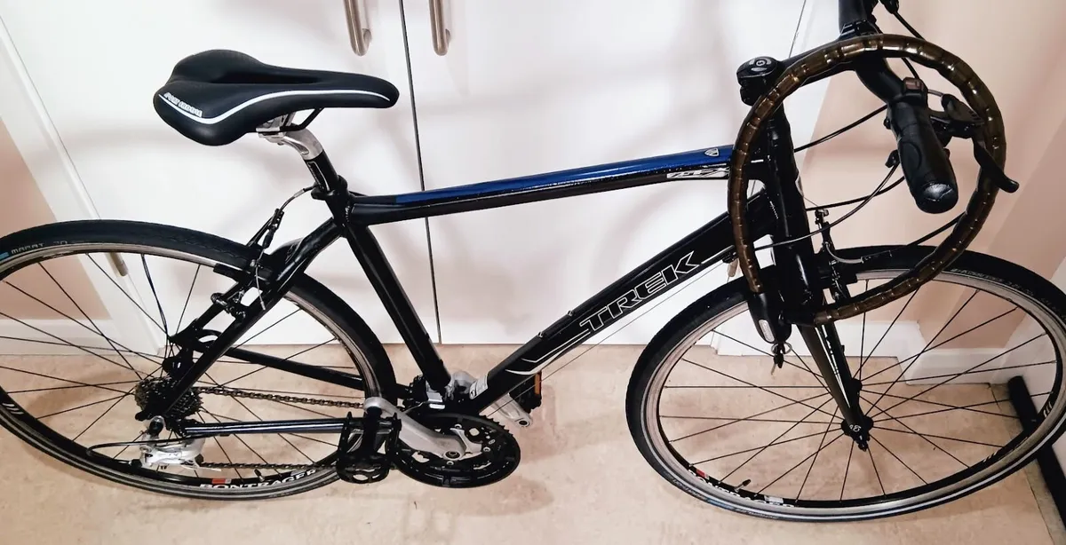 Trek road bike in great condition + lock - Image 4