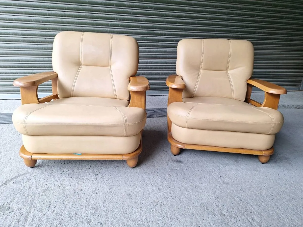 Pair of Comfortable Lounge Armchairs (DELIVERY) - Image 3