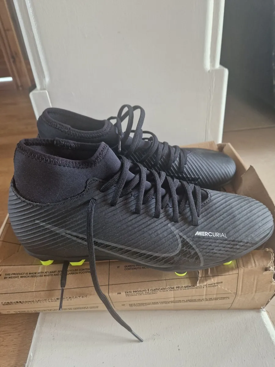 Football boots - Image 3