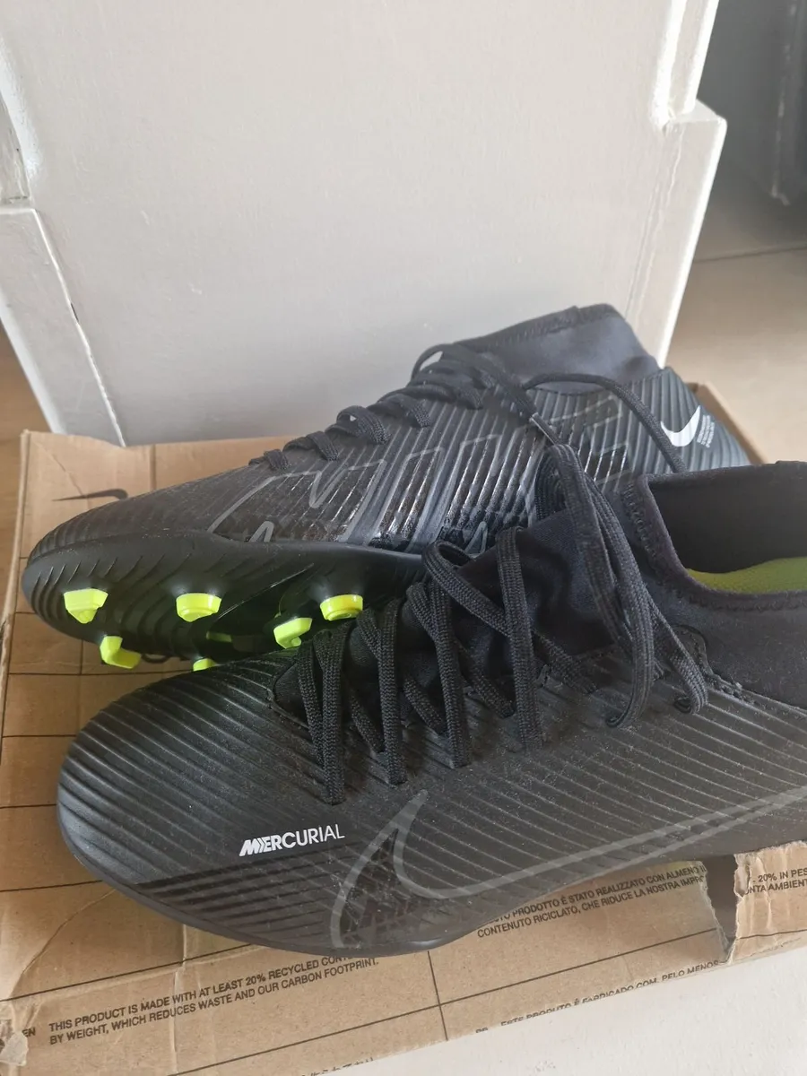 Football boots - Image 4