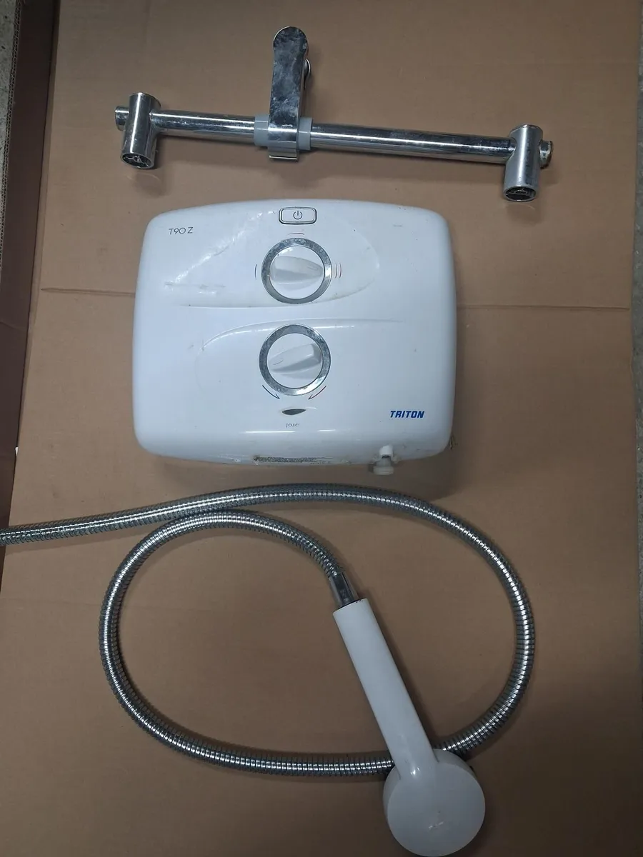 bathroom suite - Image 1