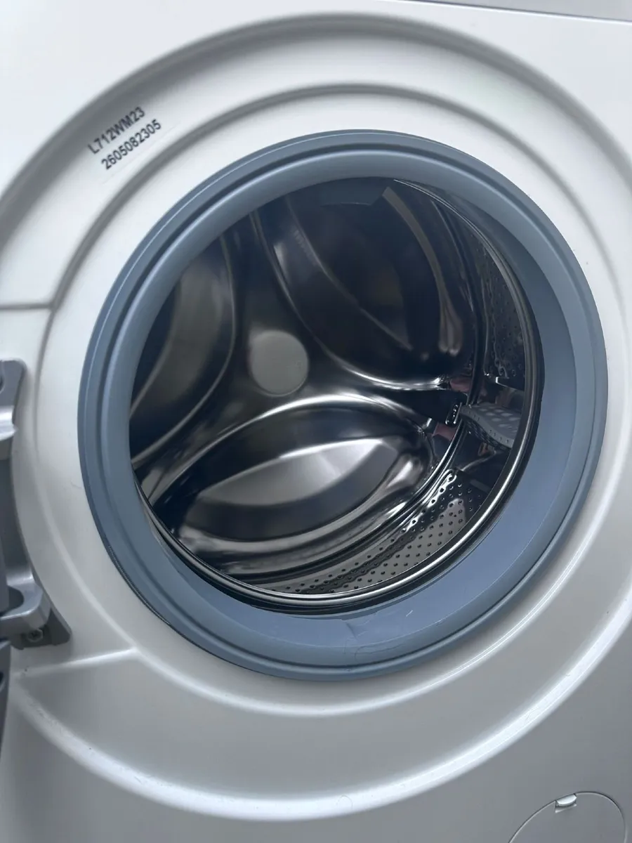 LOGIK L712WM23 7 kg Washing Machine - Image 2
