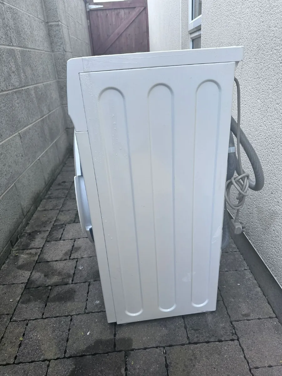 LOGIK L712WM23 7 kg Washing Machine - Image 4