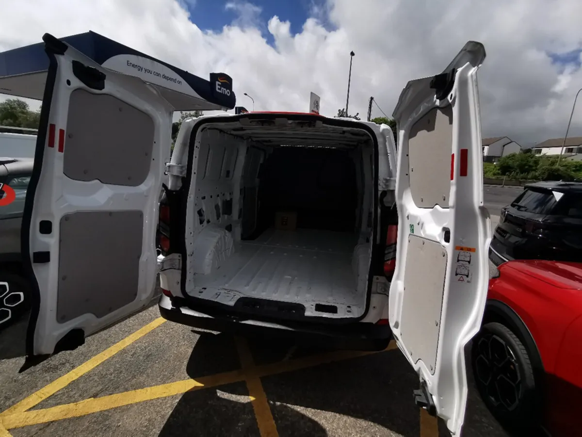 Ford Transit Custom TRND 300LWB 2.0 - Image 3