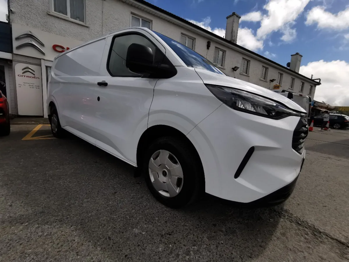 Ford Transit Custom TRND 300LWB 2.0 - Image 4